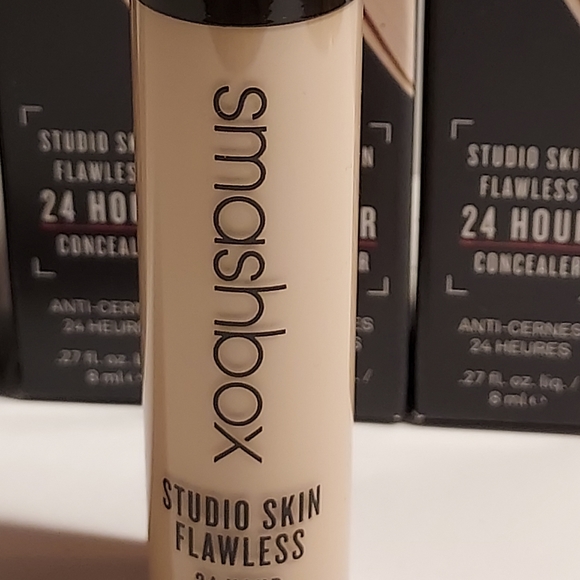 SMASHBOX Studio Skin Flawless 24 Hour Concealer *FAIR LIGHT WARM* - Picture 3 of 5